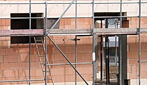 Fassadengerüst - Dachdeckerfanggerüst - Konsolen - Ausleger - Überbrückungsträger - Gerüst auf Dächer - Netze Firma Schoch 97705 Burkardroth